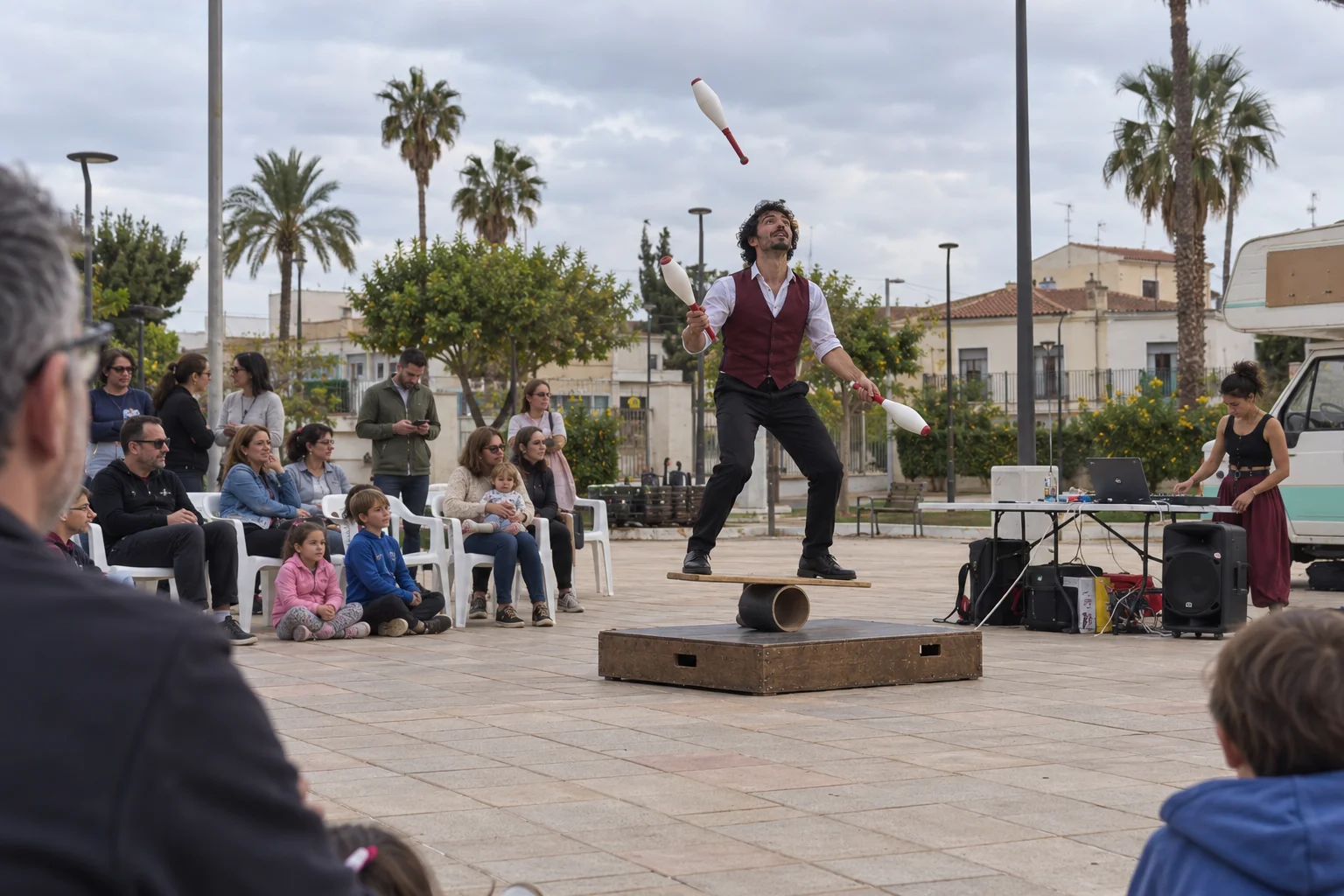 Malabarista en plaza municipal de Valencia
